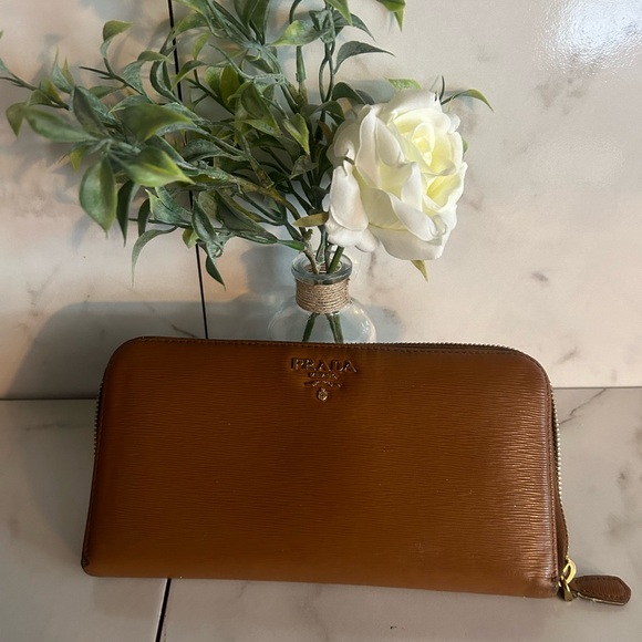 *Authentic*EUC PRADA LOGO TAN LONG LEATHER WALLET - Picture 2 of 6